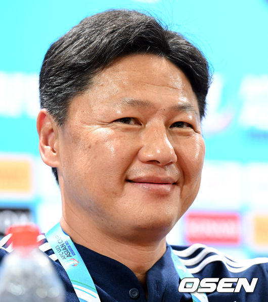 11일 오후(한국시간) 우즈베키스탄 타슈켄트에 위치한 분요드코르 스타디움에서 ‘2022 아시아축구연맹(AFC) 23세 이하(U23) 아시안컵’ 8강전을 앞두고 기자회견이 열렸다.일본 오이와 고 감독이 취재진과 질의응답 시간을 갖고 있다. 2022.06.11 /cej@osen.co.kr