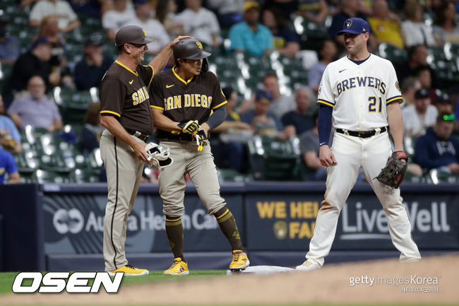 [사진] 샌디에이고 시절 바비 디커슨 코치, 김하성.  ⓒGettyimages(무단전재 및 재배포 금지)