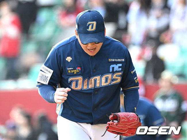 22일 인천 SSG랜더스필드에서 2023 KBO 준플레이오프 SSG 랜더스와 NC 다이노스의 경기가 열렸다.5회말 2사 1루에서 NC 신민혁이 SSG 박성한을 외야플라이로 처리하고 환호하고 있다. 2023.10.22 /sunday@osen.co.kr