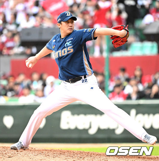 22일 인천 SSG랜더스필드에서 2023 KBO 준플레이오프 SSG 랜더스와 NC 다이노스의 경기가 열렸다.9회말 무사에서 NC 이용찬이 역투하고 있다. 2023.10.22 /sunday@osen.co.kr