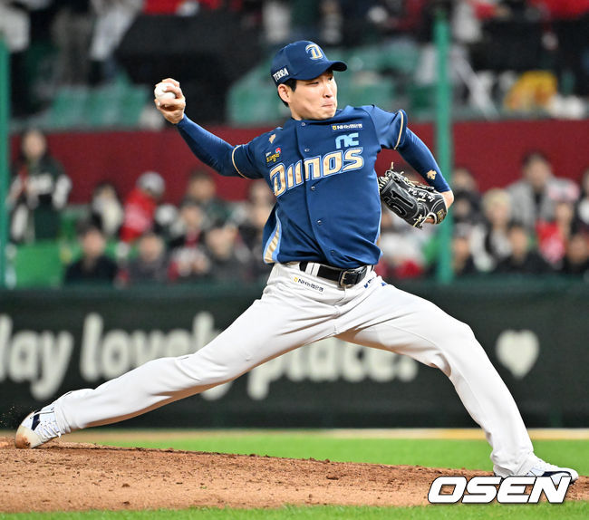 23일 인천 SSG랜더스필드에서 2023 KBO 준플레이오프 SSG 랜더스와 NC 다이노스의 2차전 경기가 열렸다.6회말 마운드에 오른 NC 이재학이 힘차게 공을 뿌리고 있다. 2023.10.23  / rumi@osen.co.kr