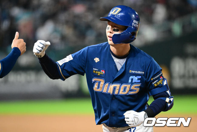 23일 인천 SSG랜더스필드에서 2023 KBO 준플레이오프 2차전 SSG 랜더스와 NC 다이노스의 경기가 열렸다.8회초 2사 2루 NC 박건우가 1타점 적시타를 때려낸 뒤 기뻐하고 있다. 2023.10.23 /cej@osen.co.kr