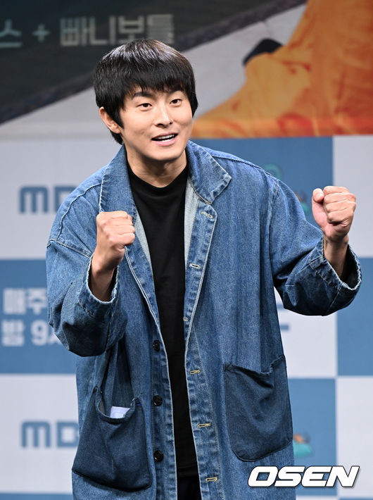 9일 오후 서울 상암동MBC신사옥 골든마우스홀에서 ‘태어난 김에 세계일주 시즌2’ 제작발표회가 열렸다.기안84가 포토타임을 가지고 있다. 2023.06.09 /sunday@osen.co.kr