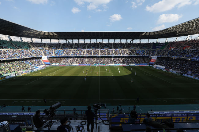 울산문수축구경기장/ K리그1/ 울산현대축구단 vs 전북현대모터스/ 전경/ 관중석/ 사진 김재훈