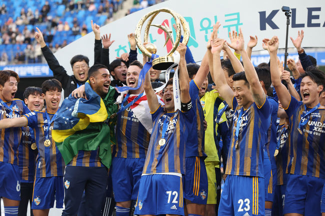 울산문수축구경기장/ K리그1/ 파이널A/ 울산현대축구단 vs 제주유나이티드/ 울산 단체/ 시상식/ 사진 김정수