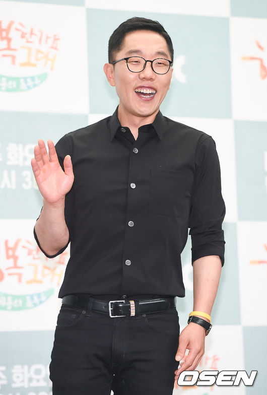 18일 오후 서울 상암동 스탠포드호텔에서 진행된 JTBC 신규 예능 '김제동의 톡투유2:행복한가요 그대' 제작발표회에서 김제동이 포즈를 취하고 있다. / soul1014@osen.co.kr