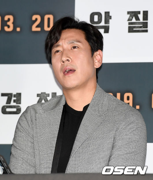 13일 오후 오후 서울 한강로 CGV 용산아이파크몰에서 열린 영화 ‘악질경찰’ 언론배급 시사회 행사에서 이선균이 생각에 잠겨 있다./rumi@osen.co.kr