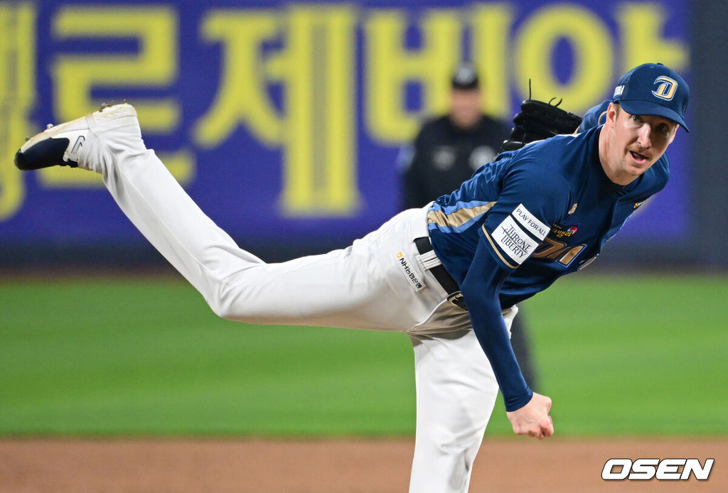 30일 오후 수원 KT위즈파크에서 ‘2023 신한은행 SOL KBO 포스트시즌 플레이오프’ 1차전 KT 위즈와 NC 다이노스의 경기가 열렸다.1회말 NC 선발 페디가 힘차게 공을 뿌리고 있다. 2023.10.30 / dreamer@osen.co.kr