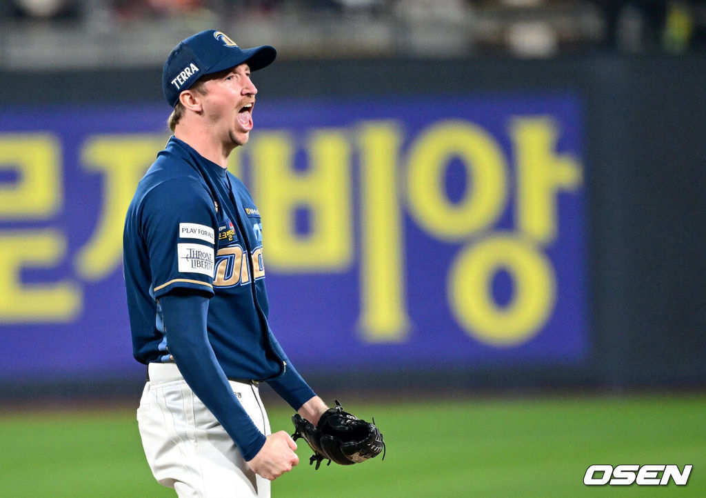 30일 오후 수원 KT위즈파크에서 ‘2023 신한은행 SOL KBO 포스트시즌 플레이오프’ 1차전 KT 위즈와 NC 다이노스의 경기가 열렸다.5회말 2사 1, 2루 상황 NC 선발 페디가 KT 김상수를 삼진으로 이끌며 실점없이 이닝을 막아낸 뒤 포효하고 있다. 2023.10.30 / dreamer@osen.co.kr