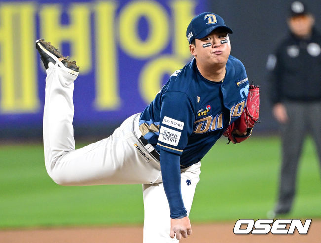 31일 오후 수원 KT위즈파크에서 ‘2023 신한은행 SOL KBO 포스트시즌 플레이오프’ 2차전 KT 위즈와 NC 다이노스의 경기가 열렸다.1회말 NC 선발 신민혁이 힘차게 공을 뿌리고 있다. 2023.10.31 / dreamer@osen.co.kr