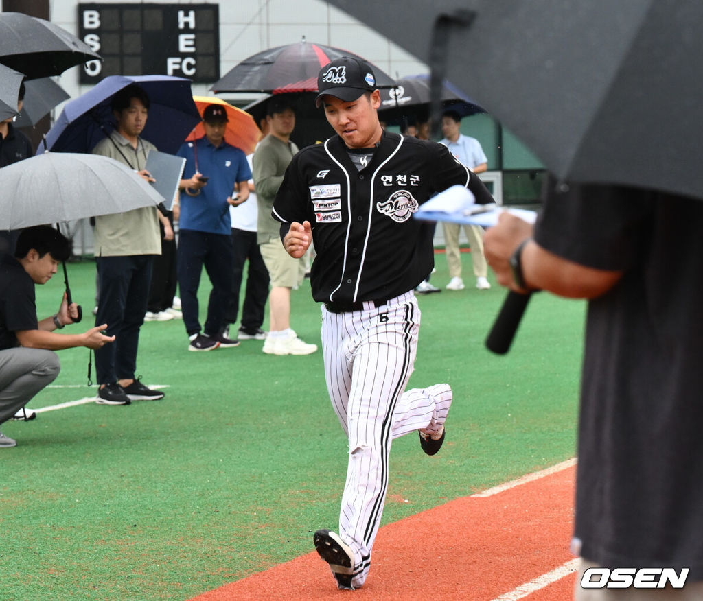 28일 경기도 광주 곤지암 팀 업 캠퍼스에서2024 KBO 신인 드래프트 트라이아웃이 열렸다.내야수 황영묵이 주루 테스트를 하고 있다. 2023.08.28 /cej@osen.co.kr