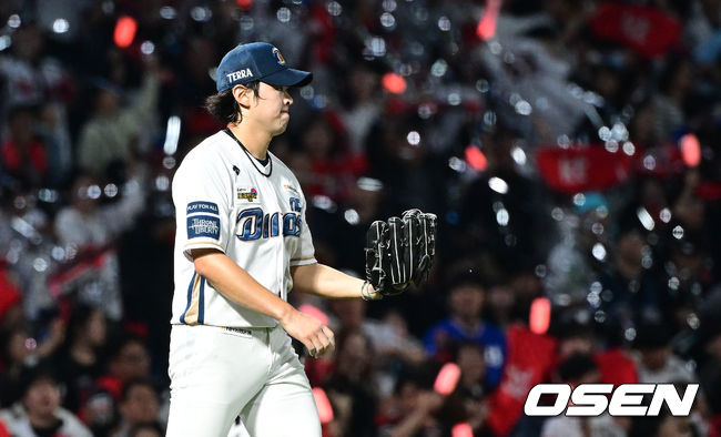 3일 오후 창원 NC파크에서 ‘2023 신한은행 SOL KBO 포스트시즌 플레이오프’ 4차전 NC 다이노스와 KT 위즈의 경기가 열렸다.1회초 1사 1, 3루 상황 KT 박병호에게 1타점 적시타를 내준 NC 선발 송명기가 아쉬워하고 있다. 2023.11.03 / dreamer@osen.co.kr