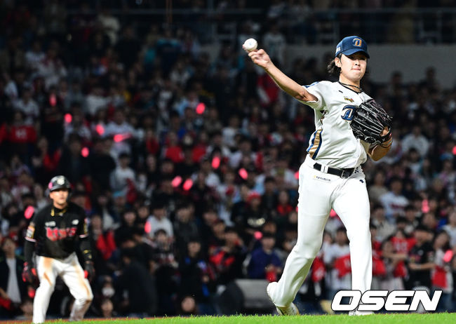 3일 오후 창원 NC파크에서 ‘2023 신한은행 SOL KBO 포스트시즌 플레이오프’ 4차전 NC 다이노스와 KT 위즈의 경기가 열렸다.1회초 무사 3루 상황 KT 황재균의 땅볼 타구를 잡은 NC 선발 송명기가 1루로 송구하고 있다. 2023.11.03 / dreamer@osen.co.kr