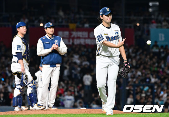 3일 오후 창원 NC파크에서 ‘2023 신한은행 SOL KBO 포스트시즌 플레이오프’ 4차전 NC 다이노스와 KT 위즈의 경기가 열렸다.2회초 1사 2, 3루 상황 NC 선발 송명기가 마운드를 내려가고 있다. 2023.11.03 / dreamer@osen.co.kr