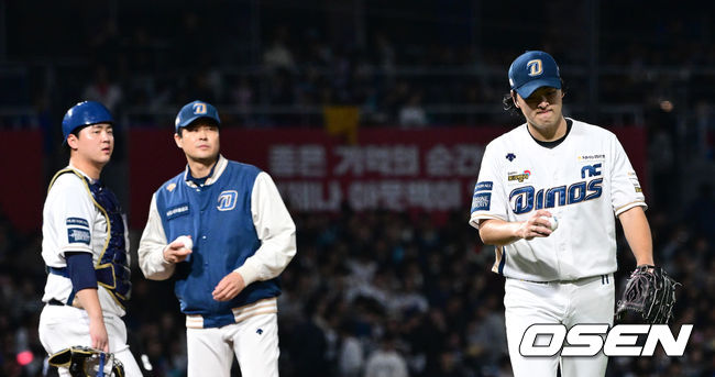 3일 오후 창원 NC파크에서 ‘2023 신한은행 SOL KBO 포스트시즌 플레이오프’ 4차전 NC 다이노스와 KT 위즈의 경기가 열렸다.2회초 1사 2, 3루 상황 NC 선발 송명기가 마운드를 내려가고 있다. 2023.11.03 / dreamer@osen.co.kr