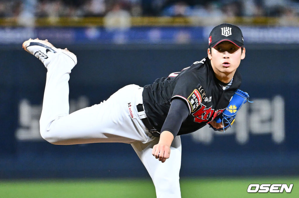 2일창원 NC파크에서 2023 신한은행 SOL KBO 포스트시즌 플레이오프 NC 다이노스와 KT 위즈의 3차전 경기가 열렸다. KT 위즈 박영현이 역투하고 있다. 2023.11.02 / foto0307@osen.co.kr