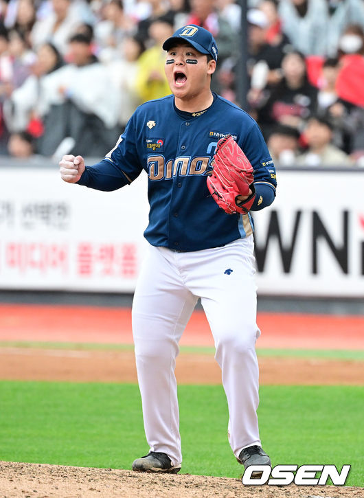 5일 오후 수원 KT위즈파크에서 ‘2023 신한은행 SOL KBO 포스트시즌 플레이오프’ 5차전 KT 위즈와 NC 다이노스의 경기가 열렸다.4회말 2사에서 NC 신민혁이 KT 알포드의 3루 라인드라이브 타구에 서호철이 호수비를 선보이자 포효하고 있다. 2023.11.05 /jpnews@osen.co.kr