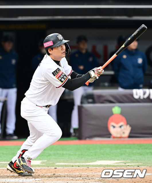 5일 오후 수원 KT위즈파크에서 ‘2023 신한은행 SOL KBO 포스트시즌 플레이오프’ 5차전 KT 위즈와 NC 다이노스의 경기가 열렸다.6회말 무사 선두타자로 나선 KT 김상수가 안타를 날리고 있다. 2023.11.05 / dreamer@osen.co.kr