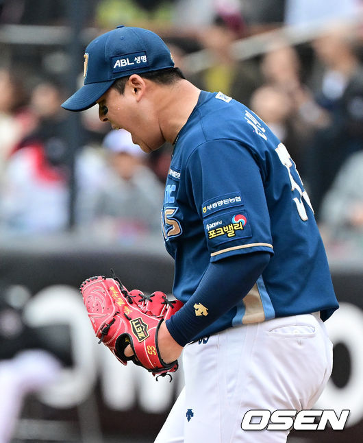 5일 오후 수원 KT위즈파크에서 ‘2023 신한은행 SOL KBO 포스트시즌 플레이오프’ 5차전 KT 위즈와 NC 다이노스의 경기가 열렸다.4회말 1사에서 NC 신민혁이 KT 황재균을 중견수 플라이로 처리하며 포효하고 있다. 2023.11.05 /jpnews@osen.co.kr