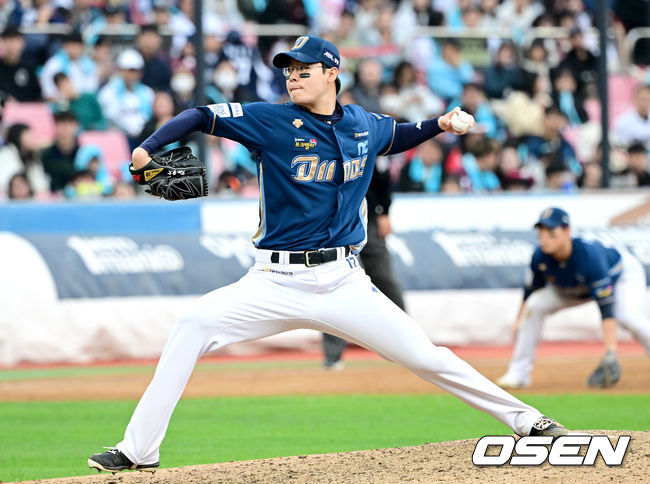 5일 오후 수원 KT위즈파크에서 ‘2023 신한은행 SOL KBO 포스트시즌 플레이오프’ 5차전 KT 위즈와 NC 다이노스의 경기가 열렸다.5회말 1사 2루 상황 마운드에 오른 NC 투수 김영규가 힘차게 공을 뿌리고 있다. 2023.11.05 / dreamer@osen.co.kr