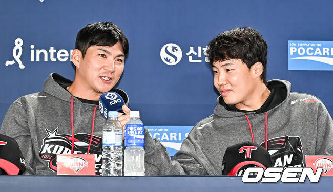 6일 오후 서울 잠실구장에서 2023 KBO 한국시리즈 미디어데이 행사가 진행됐다.LG 오지환이 질문에 답하고 있다. 2023.11.06 / soul1014@osen.co.kr