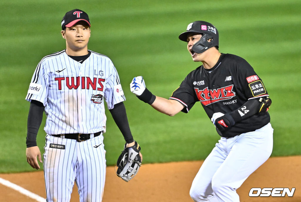 7일 잠실 NC파크에서 2023 신한은행 SOL KBO 포스트시즌 한국시리즈 LG 트윈스와 KT 위즈의 1차전 경기가 열렸다. KT 위즈 문상철이 9회초 2사 1루 1타점 적시타를 치고 포효하고 있다. 2023.11.07 / foto0307@osen.co.kr