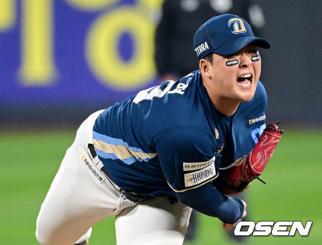 31일 오후 수원 KT위즈파크에서 ‘2023 신한은행 SOL KBO 포스트시즌 플레이오프’ 2차전 KT 위즈와 NC 다이노스의 경기가 열렸다.4회말 KT 타선을 상대로 NC 선발 신민혁이 힘차게 공을 뿌리고 있다. 2023.10.31 / dreamer@osen.co.kr