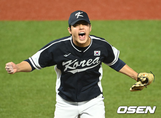 7일 오후 중국 저장성 사오싱 야구·소프트볼 스포츠센터 ‘2022 항저우 아시안게임’ 대한민국과 대만의 결승전 경기가 열렸다. 6회말 2사 2루 대한민국 문동주가 대만 린리를 헛스윙 삼진아웃으로 잡아낸 뒤 포효하고 있다. 2023.10.07 /ksl0919@osen.co.kr2023.10.07 /ksl0919@osen.co.kr