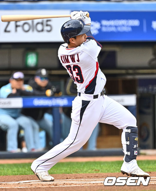 APBC 대표팀 김휘집(상무 소속)이 1회초 안타를 치고 있다. 2023.11.11 / foto0307@osen.co.kr