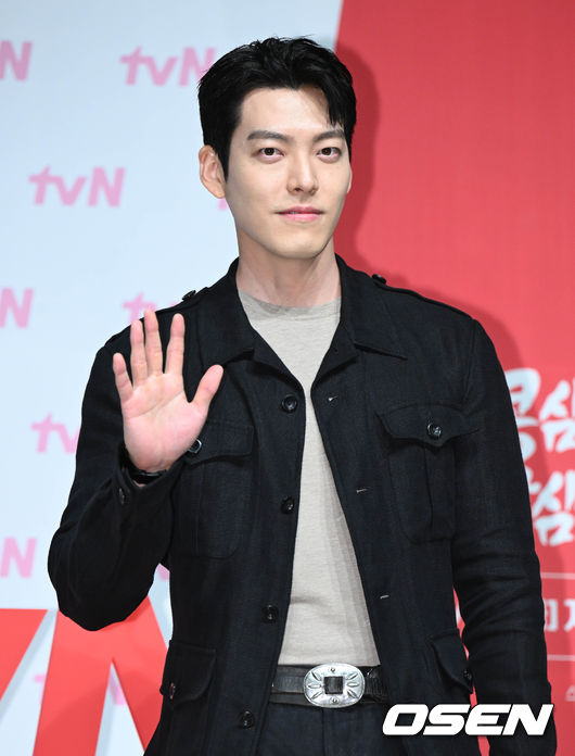 11일 서울 강남구 엘리에나호텔에서 tvN '콩 심은 데 콩 나고 팥 심은 데 팥 난다' 제작발표회가 열렸다.배우 김우빈이 포즈를 취하고 있다. 2023.10.11 /cej@osen.co.kr
