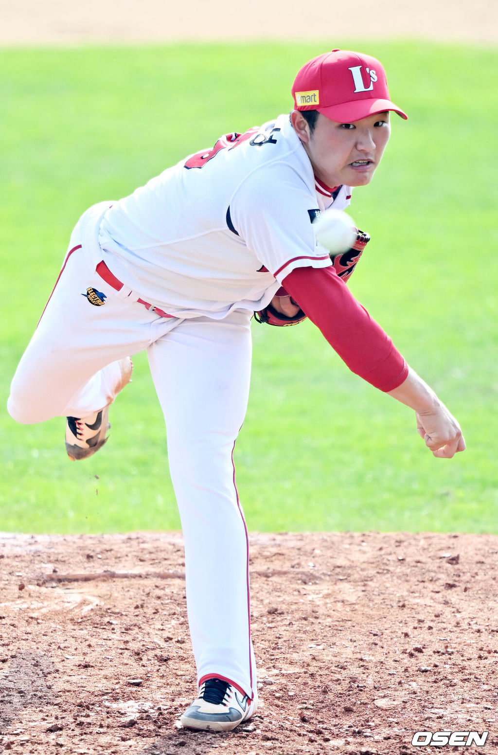 28일 오후 인천시 강화군 SSG퓨처스필드에서 2022 KBO 퓨처스리그 SSG 랜더스와 롯데 자이언츠의 경기가 열렸다.9회초 마운드에 오른 SSG 강매성이 힘차게 공을 뿌리고 있다. 2022.09.28 /rumi@osen.co.kr