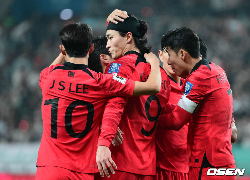 위르겐 클린스만 감독이 이끄는 대한민국 축구 대표팀과 싱가포르의 2026 북중미 월드컵 아시아 2차 예선 C조 1차전이 16일 서울 마포구 서울월드컵경기장에서 열렸다.전반 한국 조규성(9번)이 선제골을 넣은 뒤 기뻐하고 있다. 2023.11.16 /cej@osen.co.kr