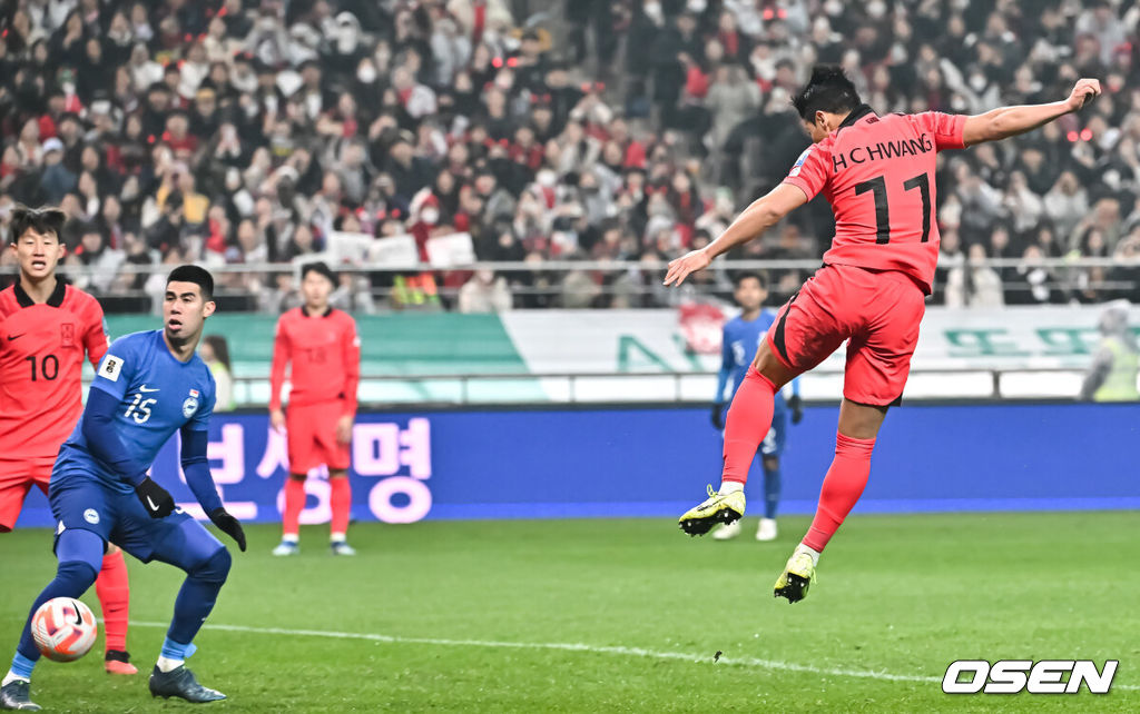 위르겐 클린스만 감독이 이끄는 대한민국 축구 대표팀과 싱가포르의 2026 북중미 월드컵 아시아 2차 예선 C조 1차전이 16일 서울 마포구 서울월드컵경기장에서 열렸다.후반 황희찬이 추가골을 넣고 있다.  2023.11.16 / soul1014@osen.co.kr