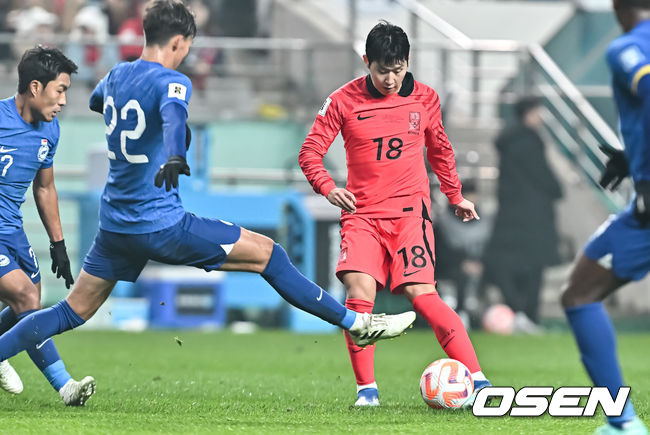 위르겐 클린스만 감독이 이끄는 대한민국 축구 대표팀과 싱가포르의 2026 북중미 월드컵 아시아 2차 예선 C조 1차전이 16일 서울 마포구 서울월드컵경기장에서 열렸다.전반 이강인이 어시스트를 기록하고 있다.  2023.11.16 / soul1014@osen.co.kr