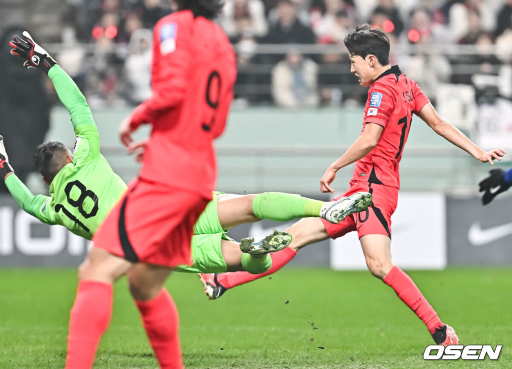 위르겐 클린스만 감독이 이끄는 대한민국 축구 대표팀과 싱가포르의 2026 북중미 월드컵 아시아 2차 예선 C조 1차전이 16일 서울 마포구 서울월드컵경기장에서 열렸다.전반 이재성이 오프사이드골을 넣고 있다. 2023.11.16 / soul1014@osen.co.kr