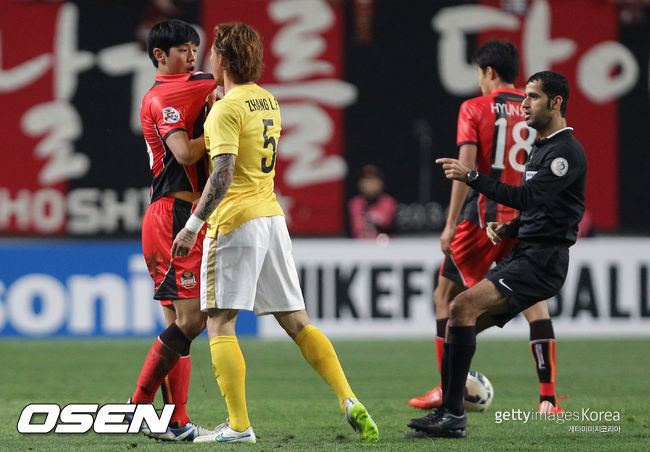 XXX of XXX --- during the AFC Champions League Group H match between FC Seoul and Guangzhou Evergrande at Seoul World Cup Stadium on April 21, 2015 in Seoul, South Korea.