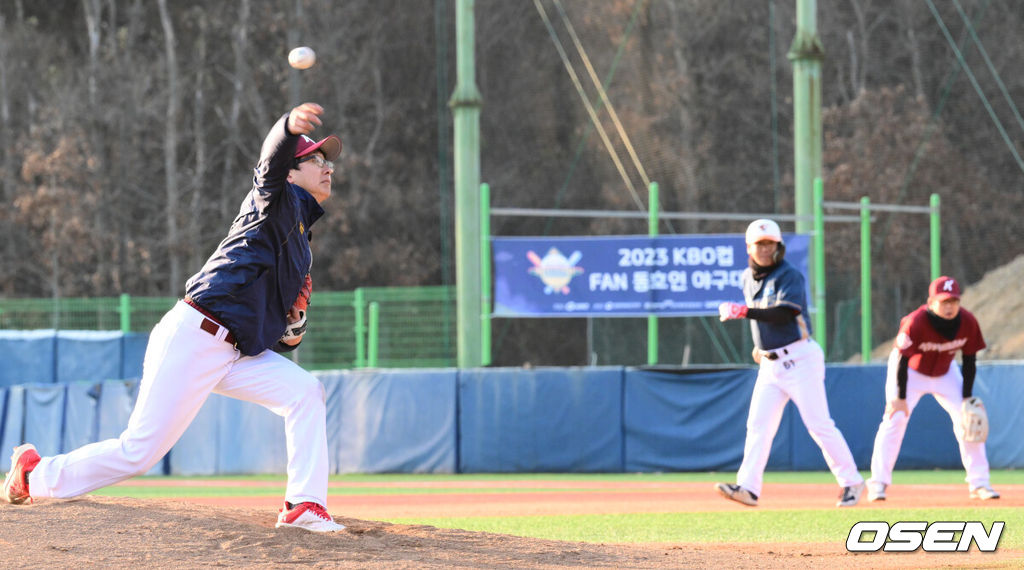 18일 강원도 횡성 KBO 야구센터에서 '2023 KBO컵 FAN 동호인 야구대회' 8강 NC(에이포스)와 키움(파수 언터쳐블)의 경기가 열렸다.키움(파수 언터쳐블) 양명현이 힘차게 공을 던지고 있다. 2023.11.18 /cej@osen.co.kr