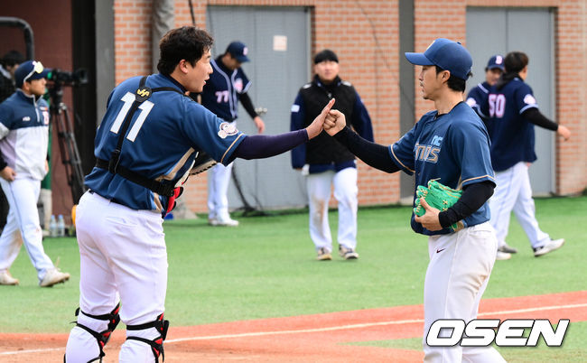 19일 강원도 횡성 KBO 야구센터에서 '2023 KBO컵 FAN 동호인 야구대회' 준결승전 NC(에이포스)와 두산(프로젝트K)의 경기가 열렸다.NC(에이포스)가 승리를 기뻐하고 있다. 2023.11.19 /cej@osen.co.kr