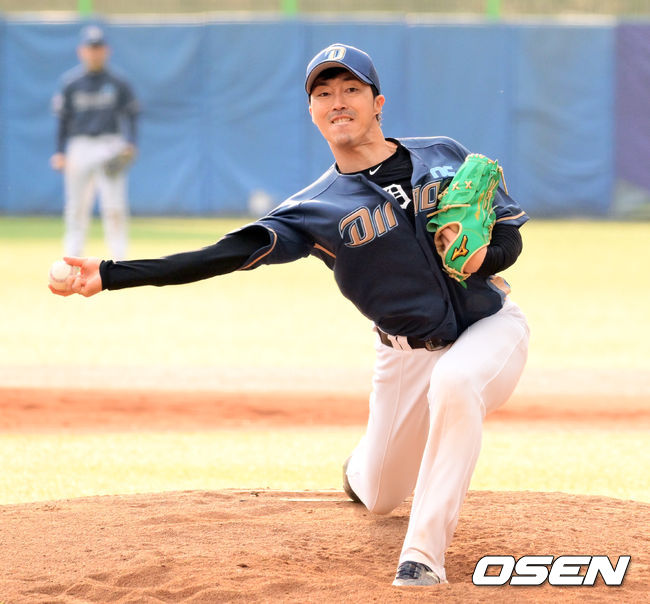 19일 강원도 횡성 KBO 야구센터에서 '2023 KBO컵 FAN 동호인 야구대회' NC(에이포스)와 KIA(아레스)의 결승전이 열렸다.NC(에이포스) 정해천이 힘차게 공을 던지고 있다. 2023.11.19 /cej@osen.co.kr