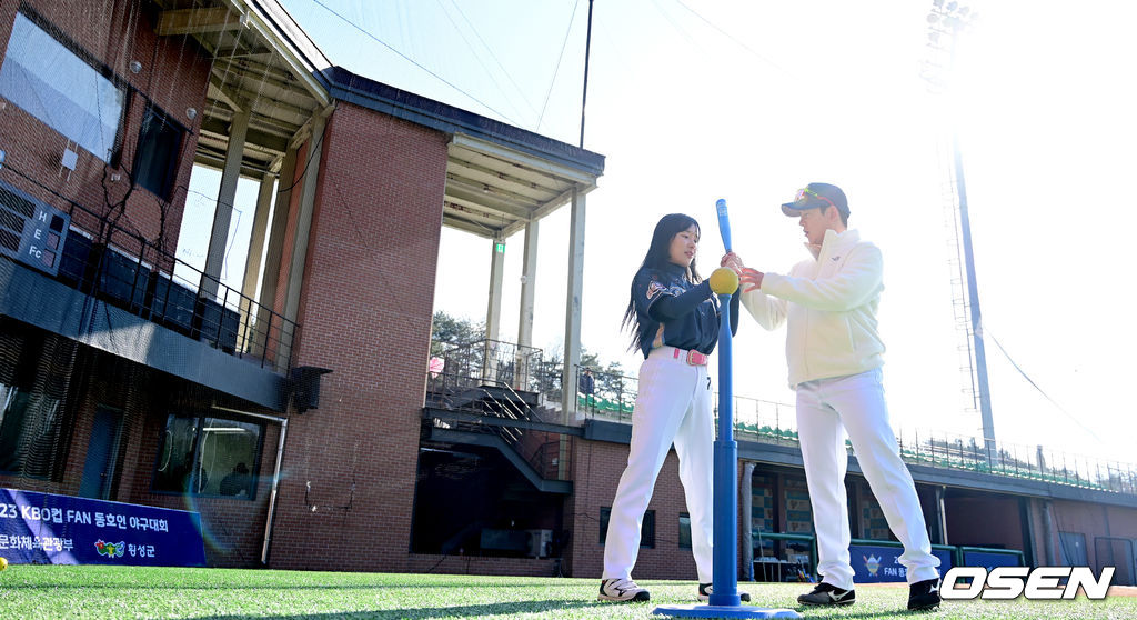 18일 강원도 횡성 KBO 야구센터에서 '2023 KBO컵 FAN 동호인 야구대회' 1차라운드 경기가 열렸다.경기를 앞두고 NC(에이포스) 윤송이가 티볼 훈련을 하고 있다. 2023.11.18 / dreamer@osen.co.kr