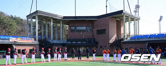 18일 강원도 횡성 KBO 야구센터에서 '2023 KBO컵 FAN 동호인 야구대회' 8강 1경기 한화(가마치)와 KIA(아레스)의 경기가 열렸다.경기를 앞두고 양 팀 선수들이 미팅을 갖고 있다. 2023.11.18 / dreamer@osen.co.kr