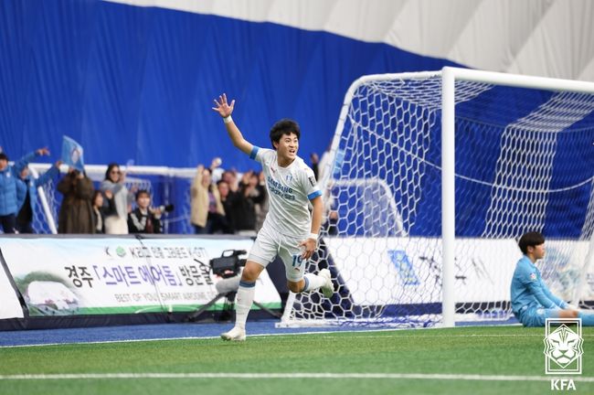 [사진] 결승전에서 해트트릭을 기록한 안주완(수원삼성U15) / 대한축구협회 제공.