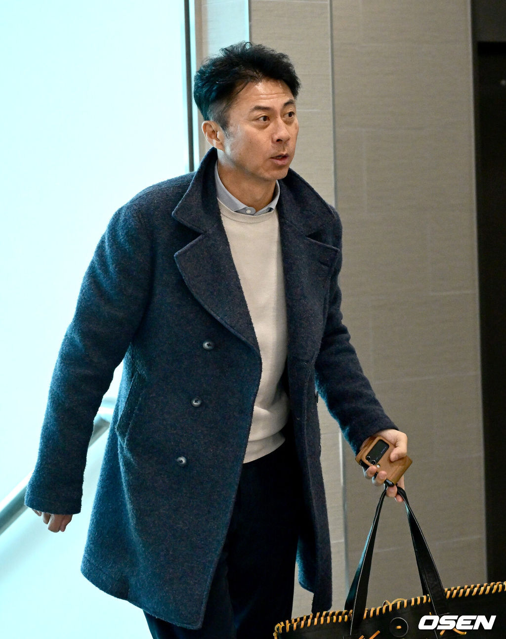 2차 드래프트 시작을 앞두고 한화 손혁 단장이 발걸음을 옮기고 있다. 2023.11.22 / dreamer@osen.co.kr