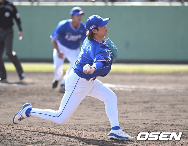 삼성은 4일 일본 오키나와 나하의 셀룰러 스타디움에서 열린 2023 스프링캠프 연습경기 요미우리전에서 4-3으로 승리했다.9회말 삼성 우규민이 역투하고 있다. 2023.03.04 /sunday@osen.co.kr