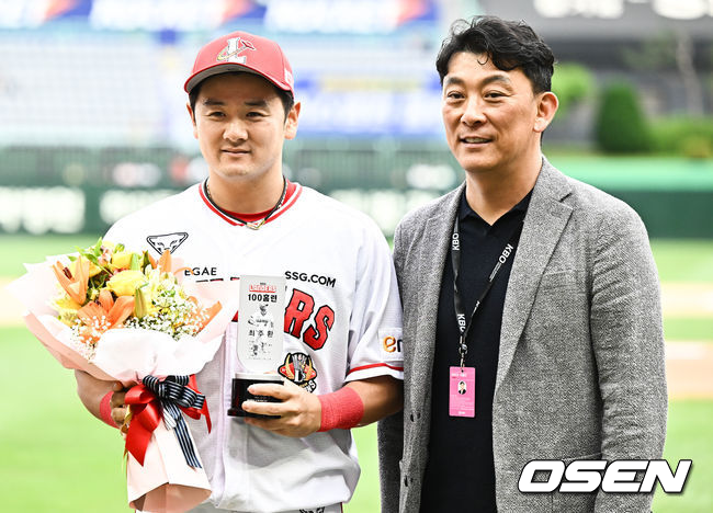 최주환과 김성용 전 SSG 단장 / OSEN DB