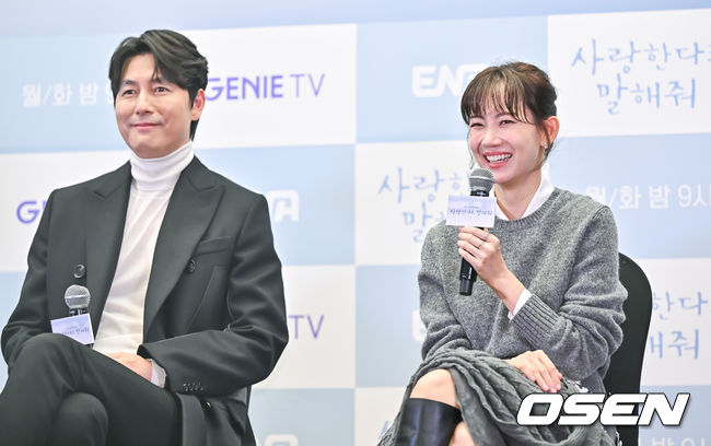 배우 신현빈이 정우성 관련 질문에 답하고 있다 2023.11.21 / soul1014@osen.co.kr