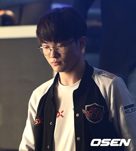 31일 오후 서울 안암동 고려대학교에서 ‘2019 LOL 챔피언스 코리아' 서머 스플릿 결승전이 열렸다.이상혁(페이커)가 2경기를 이기고 퇴장하고 있다. /ksl0919@osen.co.kr