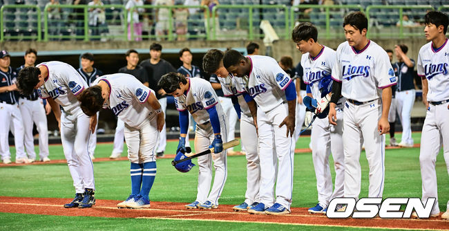 삼성 라이온즈 선수들이 포항 두산전을 모두 패하고 팬들에게 인사를 있다. 2023.07.06 / foto0307@osen.co.kr