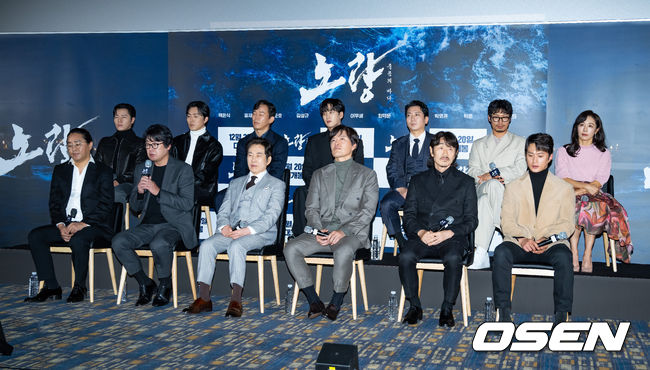 12일 오후 서울 송파구 롯데시네마 월드타워에서 영화 '노량: 죽음의 바다' 언론배급시사회가 열렸다.