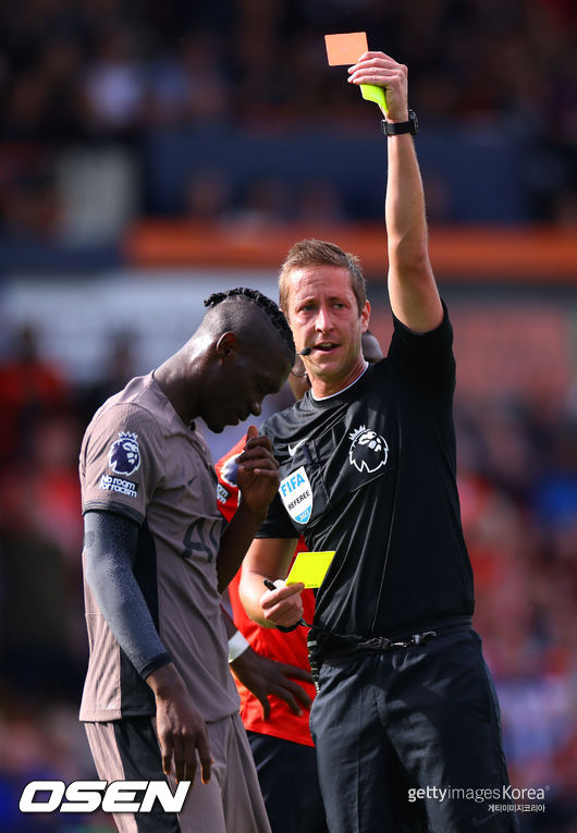 LUTON, ENGLAND - OCTOBER 7:  during the Premier League match between Luton Town and Tottenham Hotspur at Kenilworth Road on October 7, 2023 in Luton, United Kingdom. (Photo by Marc Atkins/Getty Images)